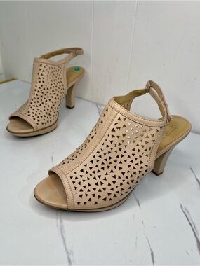 Naturalizer Beige Laser-Cut Slingback Heels Open Toes Size 8M